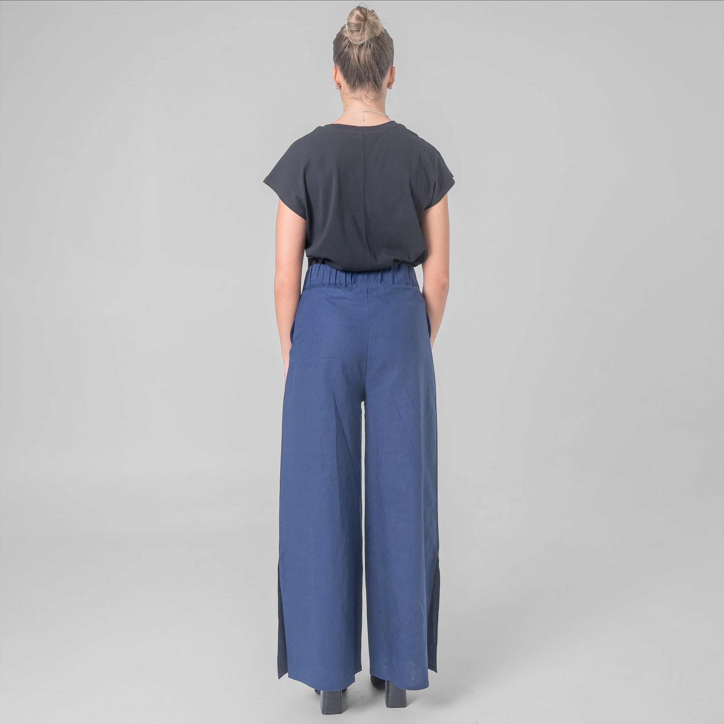 Pantalon à fentes en coton et lin bleu marine