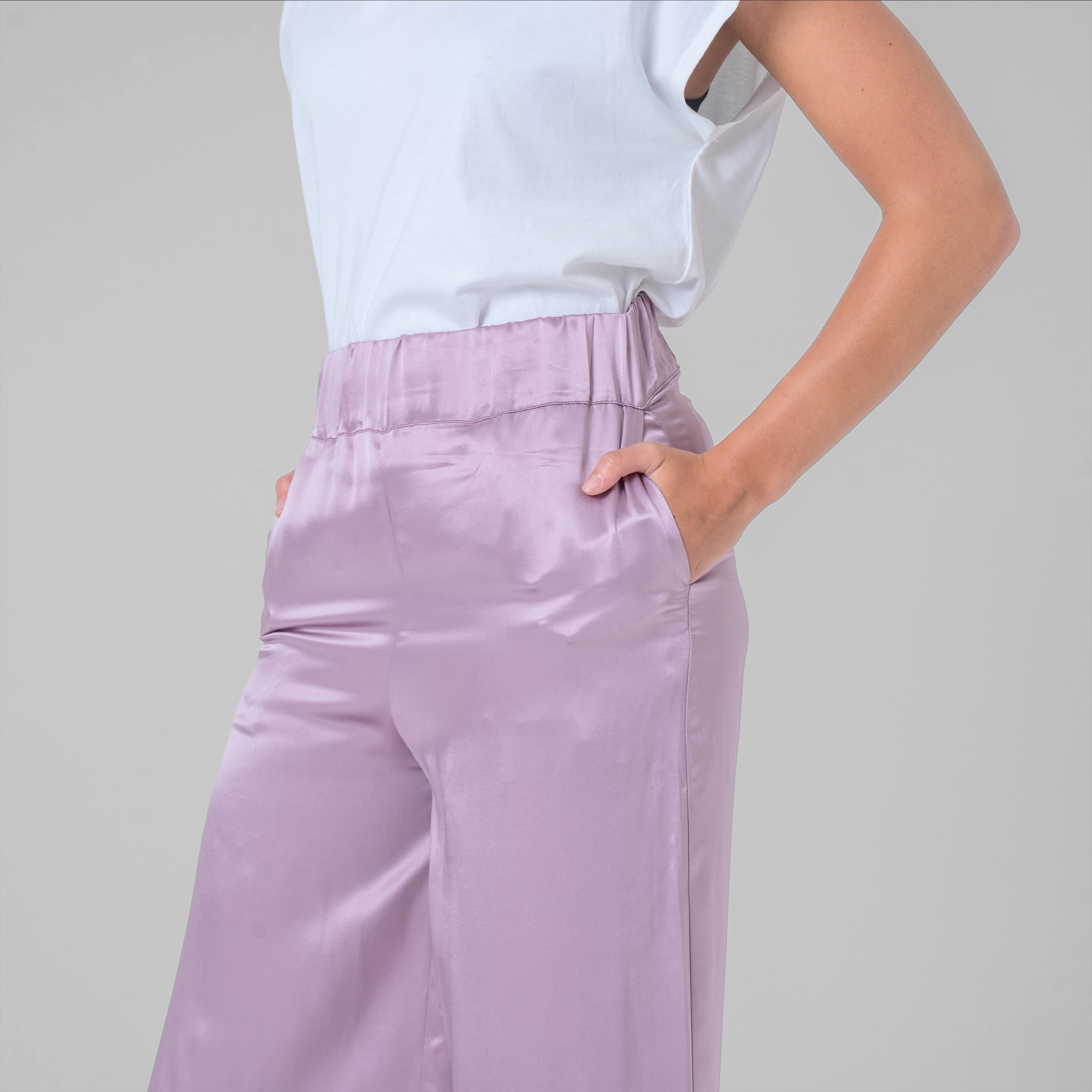 Pantalon à fentes en satin de soie mauve