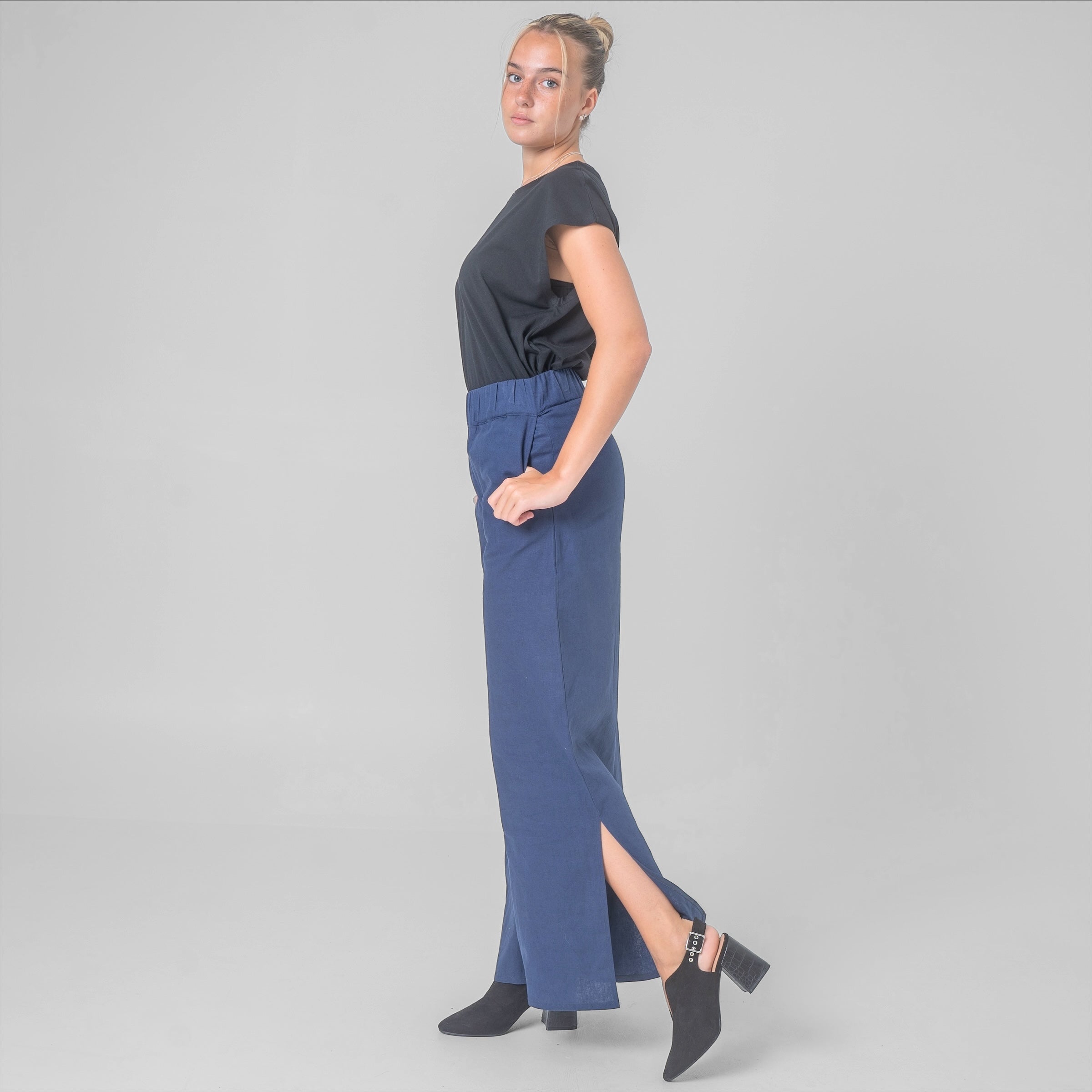 Pantalon à fentes en coton et lin bleu marine