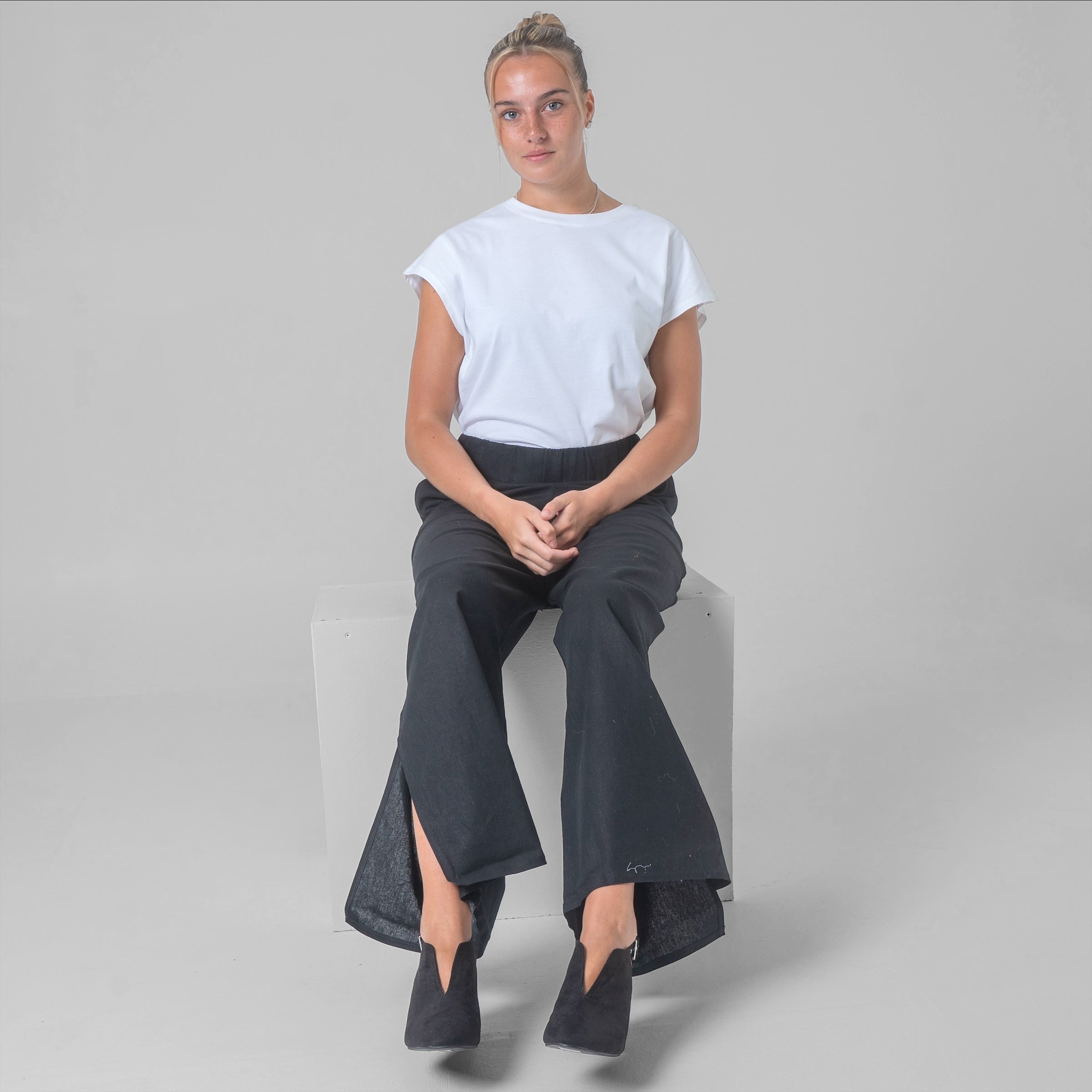 Black cotton and linen slit pants